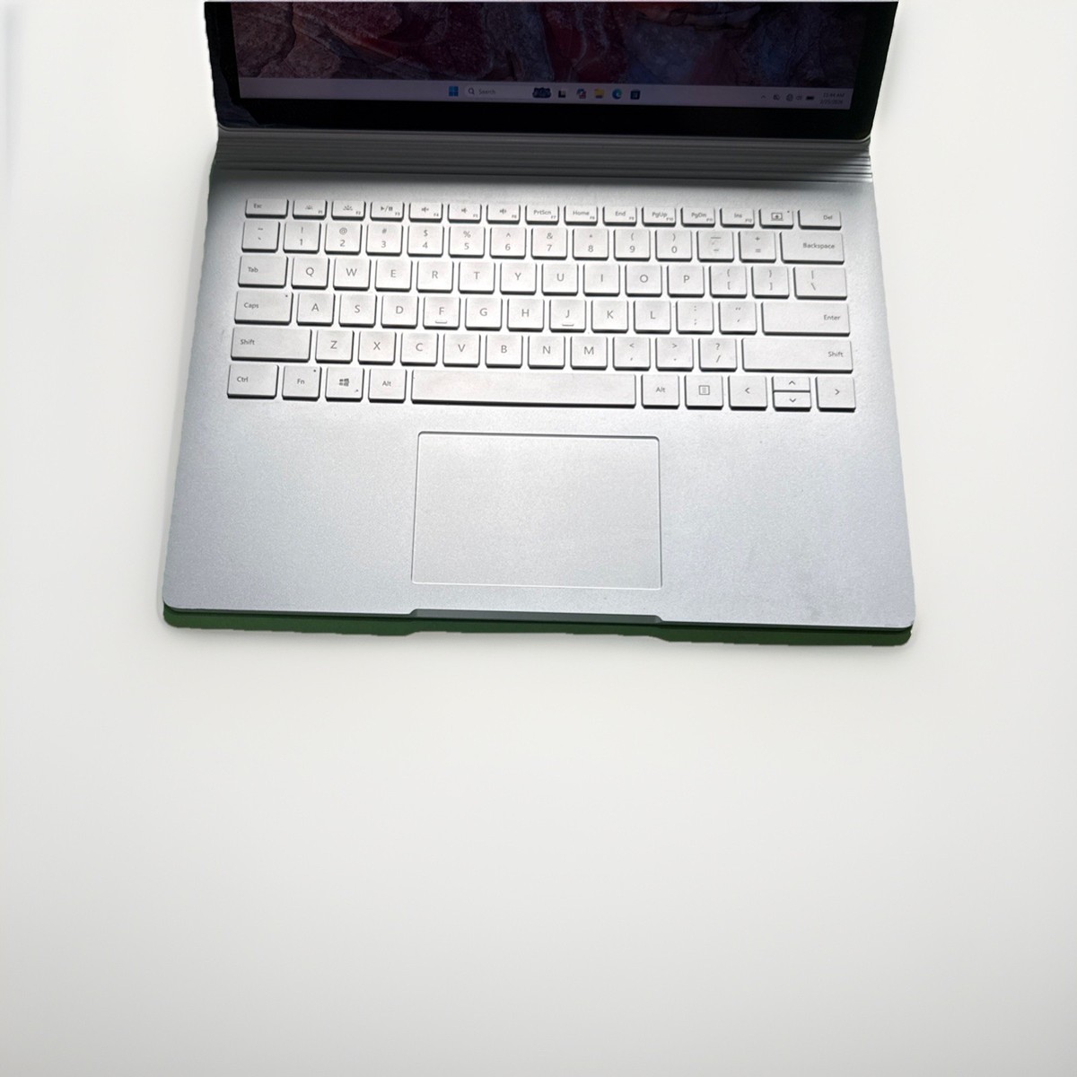 Microsoft Surface Book 13.5 inch (128GB, Intel Core i5 6th Gen