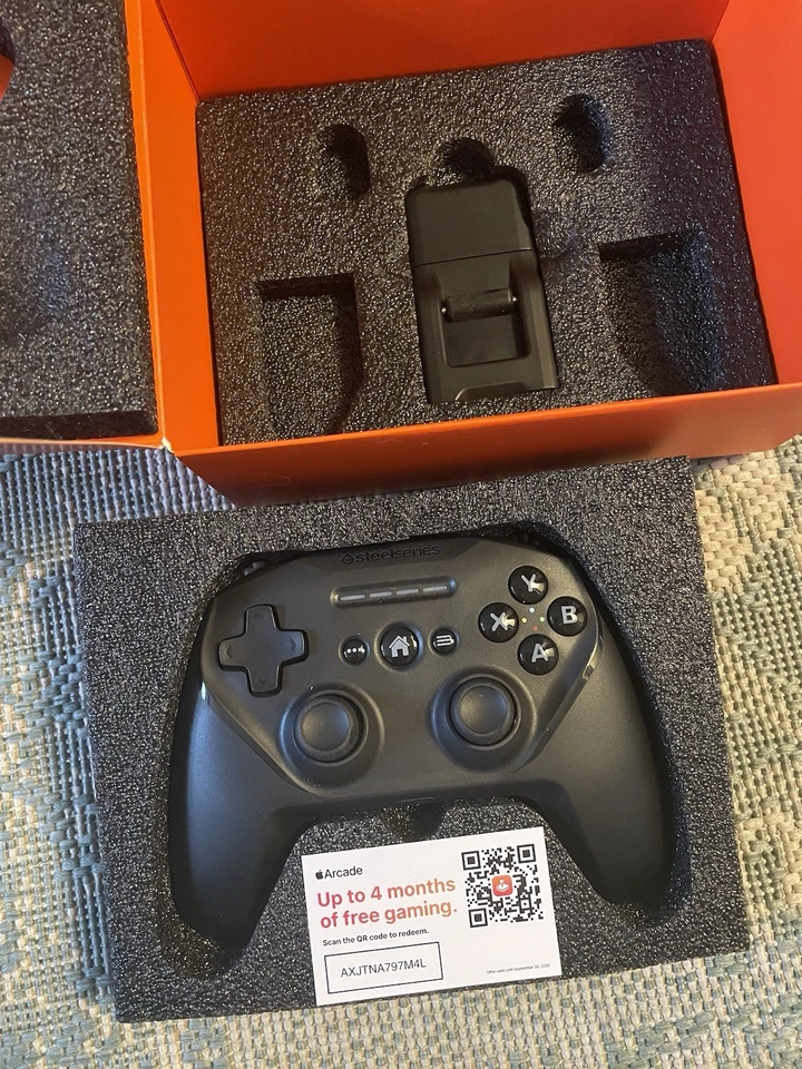 NEW SteelSeries - Nimbus+ Wireless Gaming Controller for Apple iOS, iPad and TV - Image 2 of 4