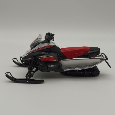 New Ray Toys Yamaha FX Nitro Snowmobile 1:12 Scale Black/Red/Silver 