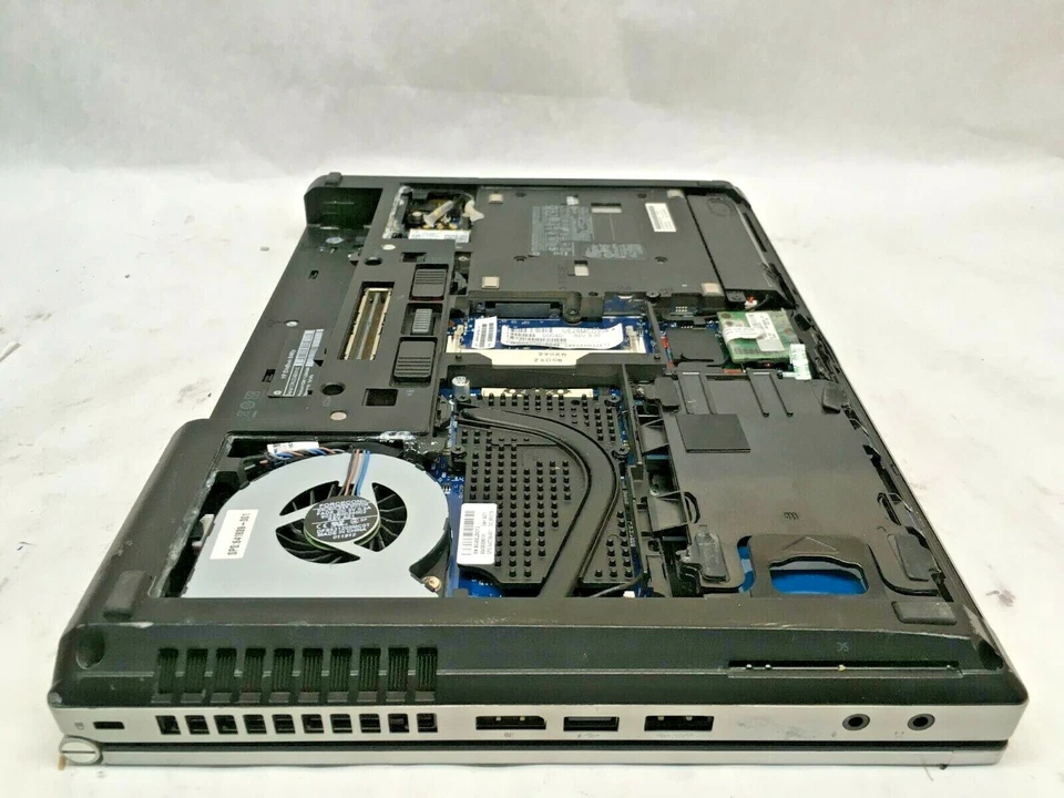HP EliteBook 8460p Laptop Core i5 For Parts No Keyboard Doesn't Power ON JR - Image 4 of 4