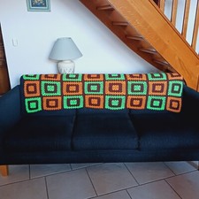 plaid dessus de canapé  vintage en laine crochet fait main   env 165 X 50 cm