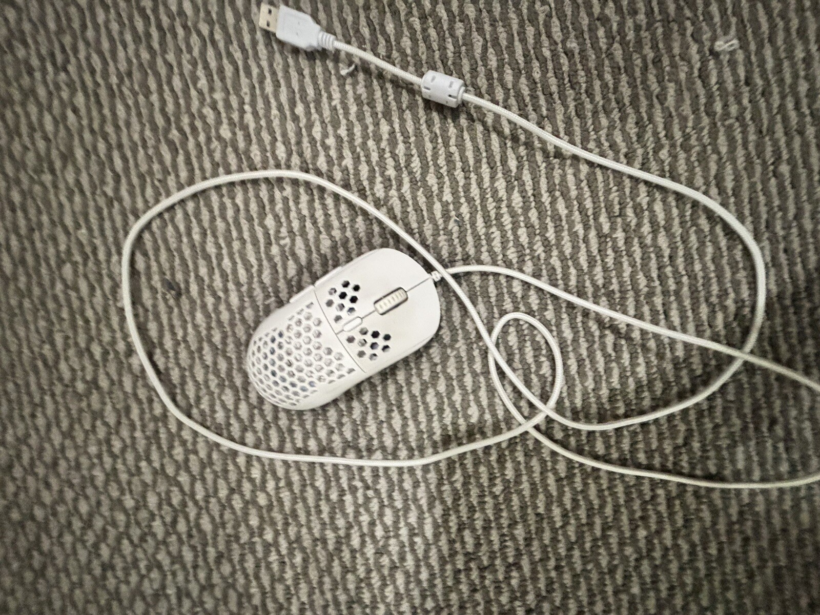 Premium White Gaming Mouse for Ultimate Performance and Style-image