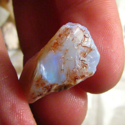 Opale Boulder Rare à Coober Pedy, Australie Image stock - Image du décoratif, multicolore: 111237175
