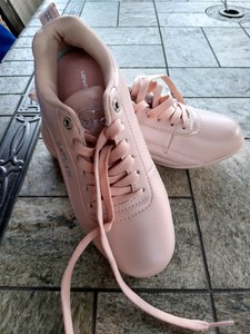 levis pink shoes