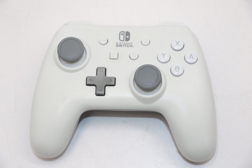 Power A Nintendo Switch Wired Controller Model # 1517033-01 White - Imagen 3 de 11