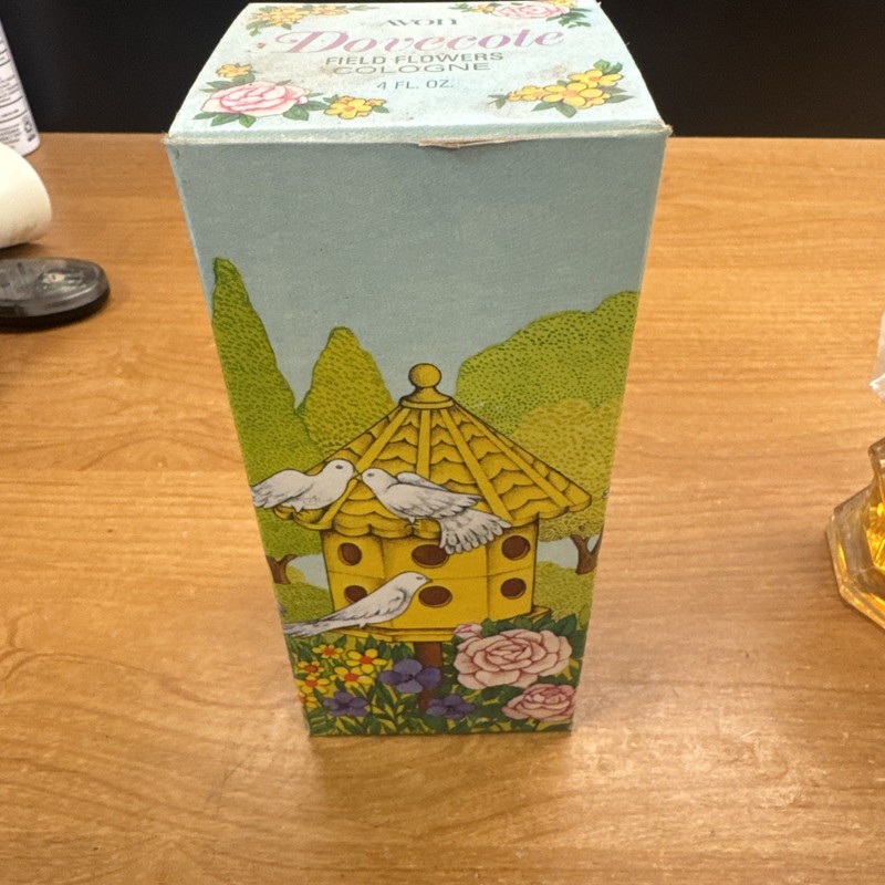 VINTAGE AVON - DOVECOTE FIELD FLOWERS COLOGNE  FULL BOTTLE in box birds house