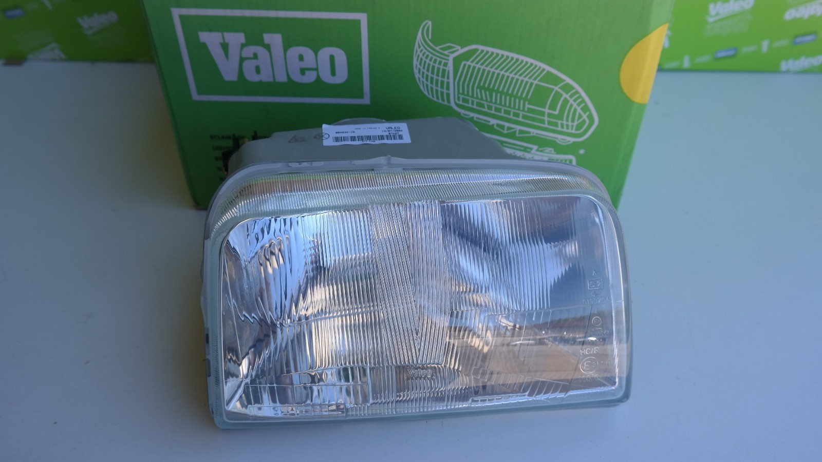 Phare avant Renault Express pour rénovation éclairage optique Valeo neuf