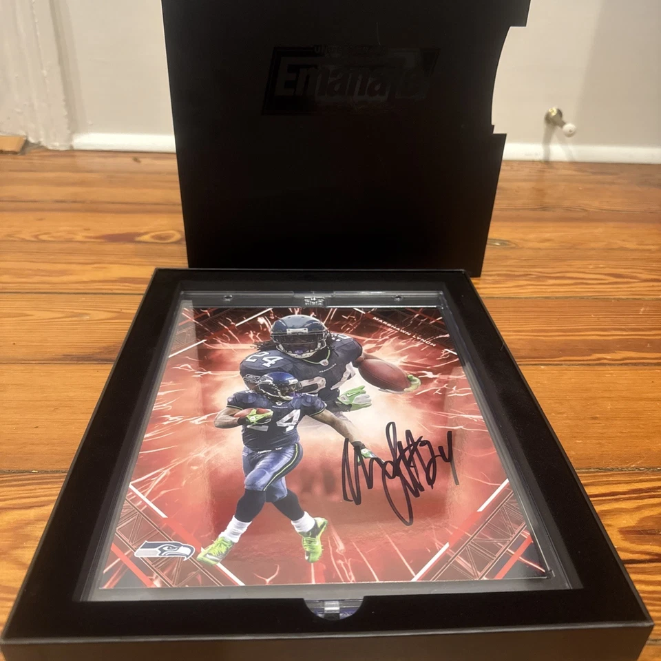 2025 Under Wraps NFL Emanate - Marshawn Lynch 亲笔签名 - #/5 红色 — 第 2/2 张图片