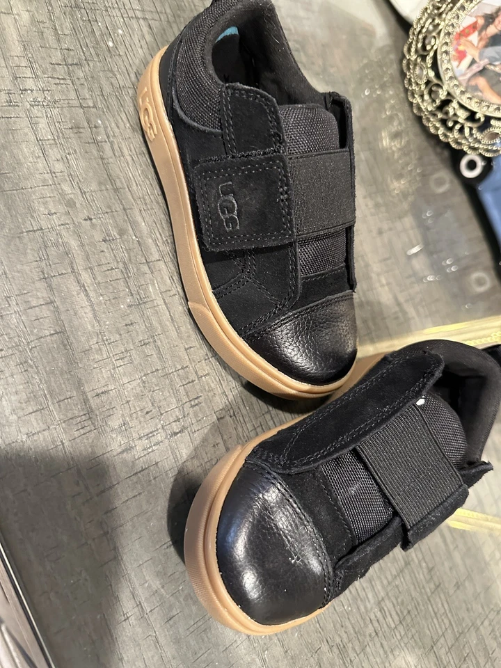Uggs Rennon для мальчика ясельного возраста низкий размер 9 🚀 - Изображение 3 из 4