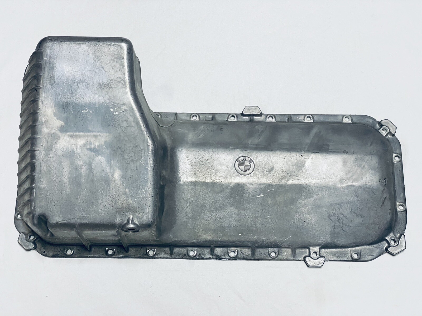 Genuine New BMW E30 Oil Pan Sump 320i 325i M20 11131720754 alpina ac