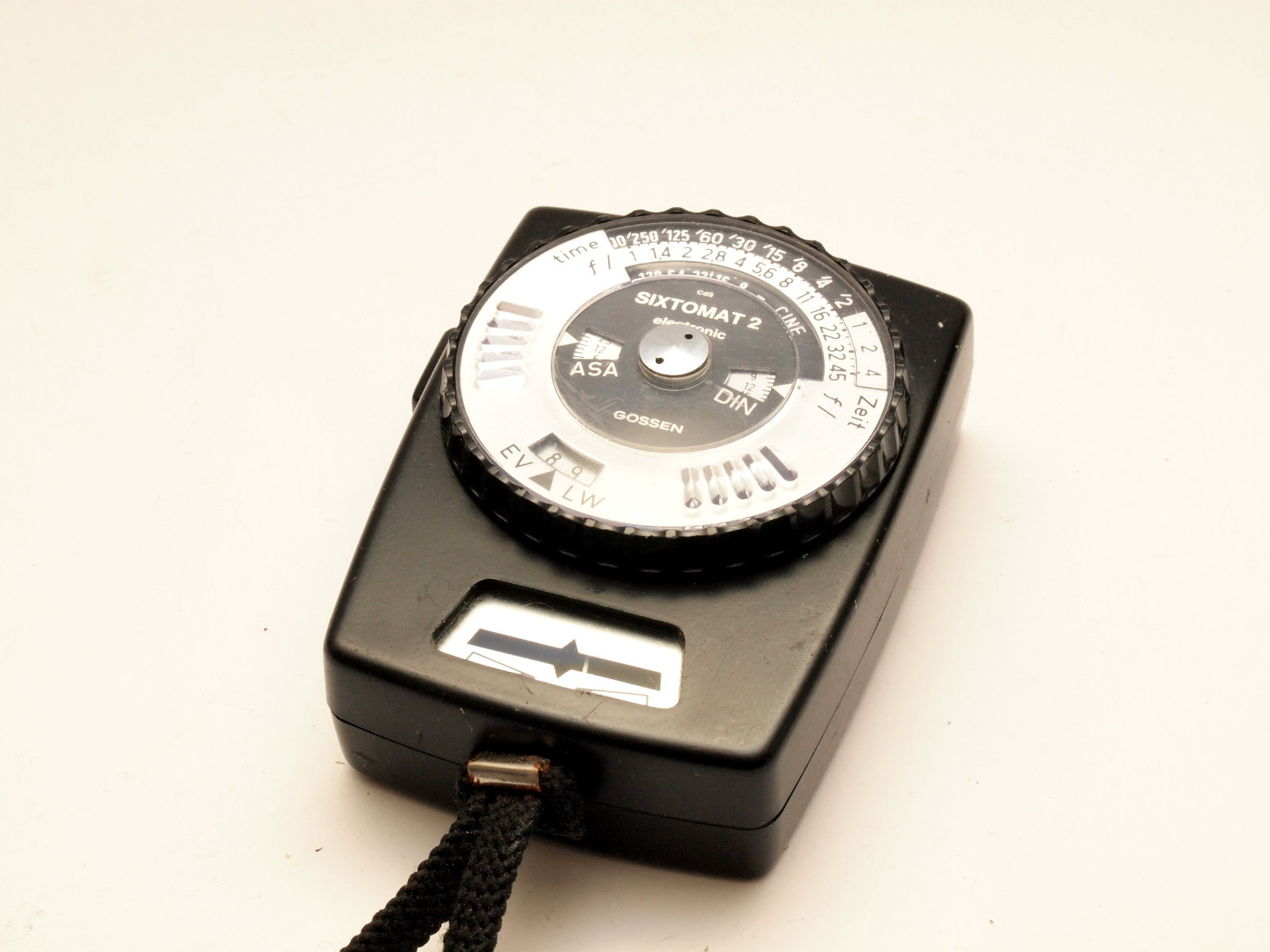 Gossen Sixtomat 2 electronic light meter, serial numbered 8C10867 stock