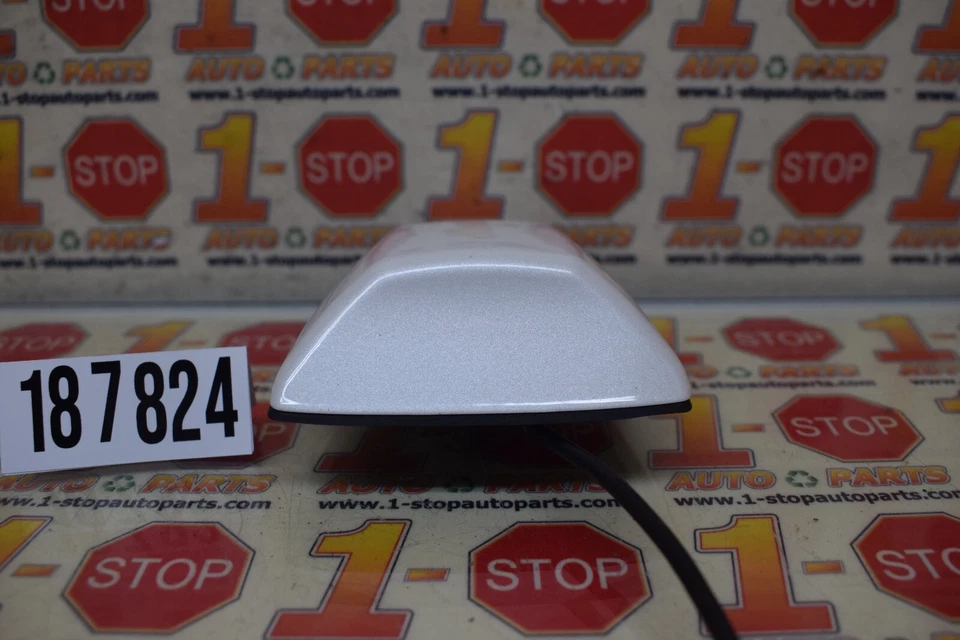 Antena de radio montada en techo Nissan Altima 2007-2018 28208-Zx60A OEM Foto 4 de 4