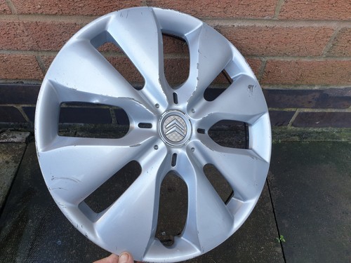Un tappo mozzo copricerchio originale Citroen C1 14" x1 - Foto 5 di 7