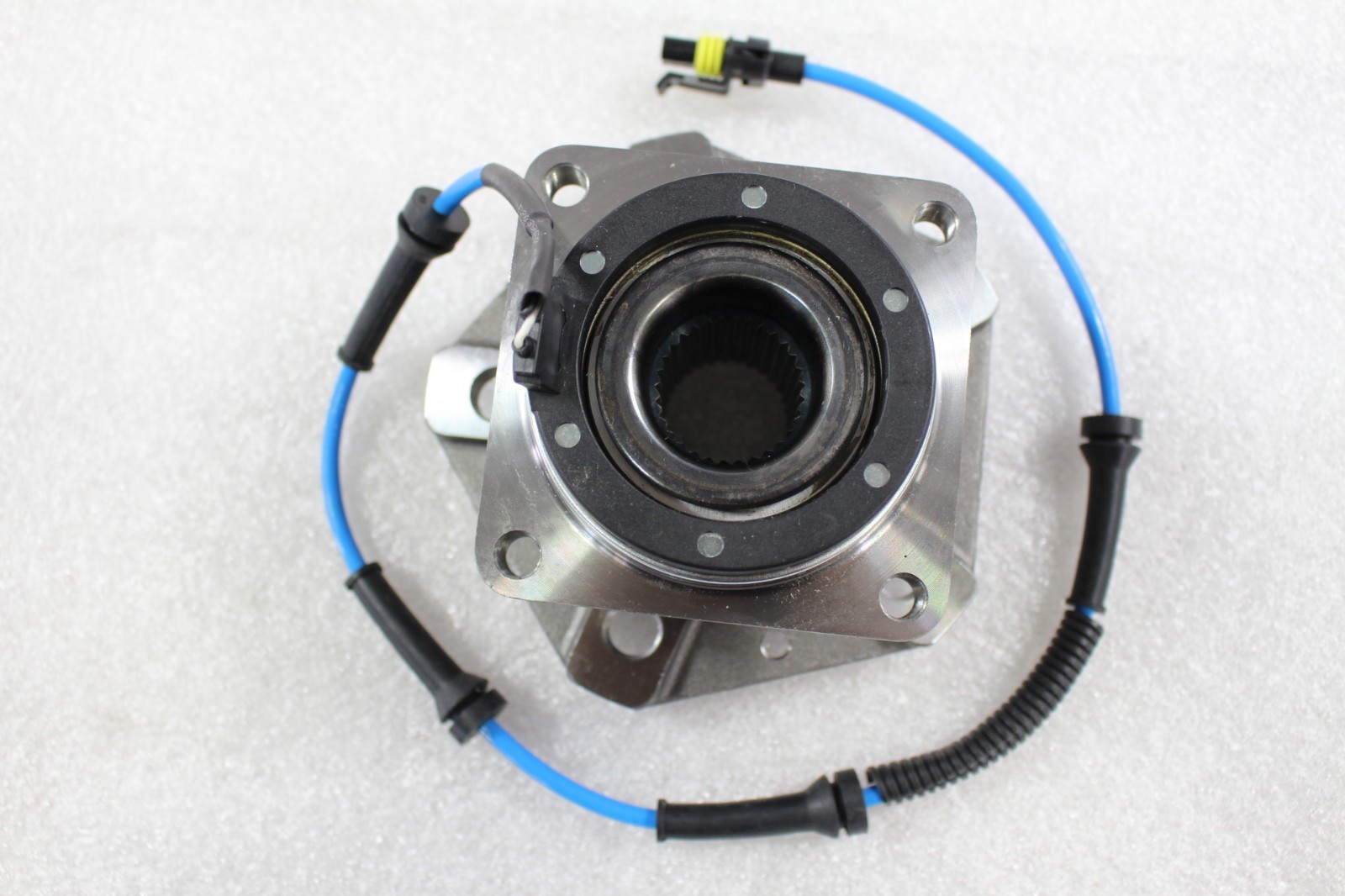 Maserati GranTurismo FRONT Wheel hub P/N 197118