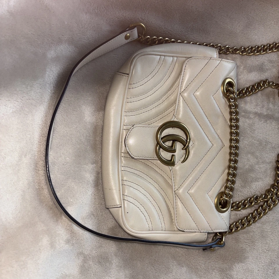 Bolso de Hombro Gucci Marmont con Solapa Matelasse Cuero Marfil Usado en Excelente Condición Bolso para el Polvo, Inserto Foto 3 de 4