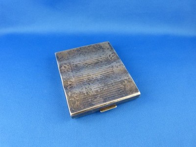 Altes Zigarettenetui Kraft Alpacca 9,2 cm x 7,6 cm x 1,3 cm mit kleiner Gravur
