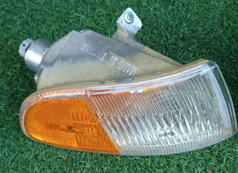 92-95 HONDA CIVIC 2/3 PUERTAS LUZ DE ESQUINA INTERMITENTE OEM LADO DERECHO DEL PASAJERO Foto 2 de 4