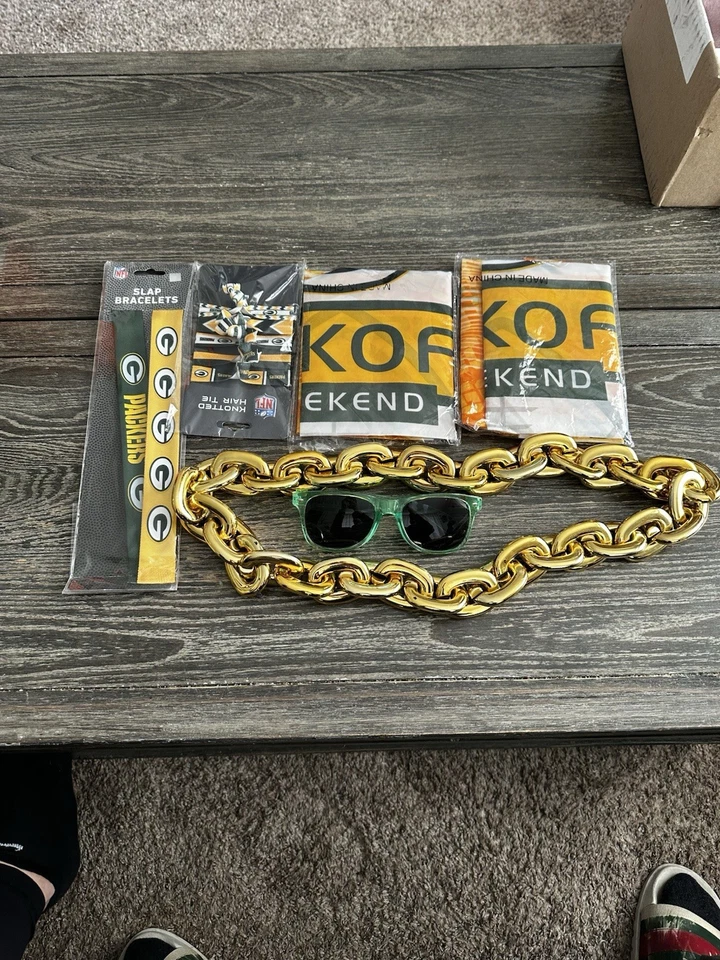 Green Bay Packers Gear, gafas de sol, cadena, banderas, pulseras, lazos para el cabello Foto 2 de 4