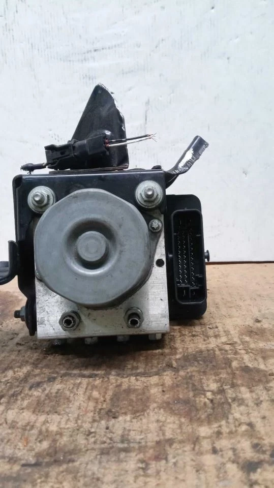 Conjunto de bomba de pieza de freno antibloqueo ID 27596-CA060 se adapta a 13-16 SCION FR-S 465680 Foto 2 de 4