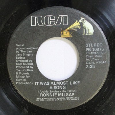 Country 45 Ronnie Milsap - It Was Almost Like A Song / It Don'T Hurt To Dream On