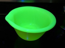 Antique Hamilton Beach Bowl Uranium Glass Yellow Custard Spout Mixing Bowl 7"
