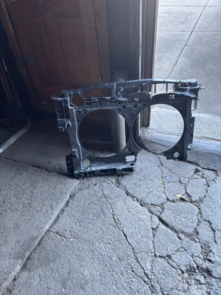 Nissan Murano 2019-2024 soporte de núcleo de radiador Foto 2 de 2