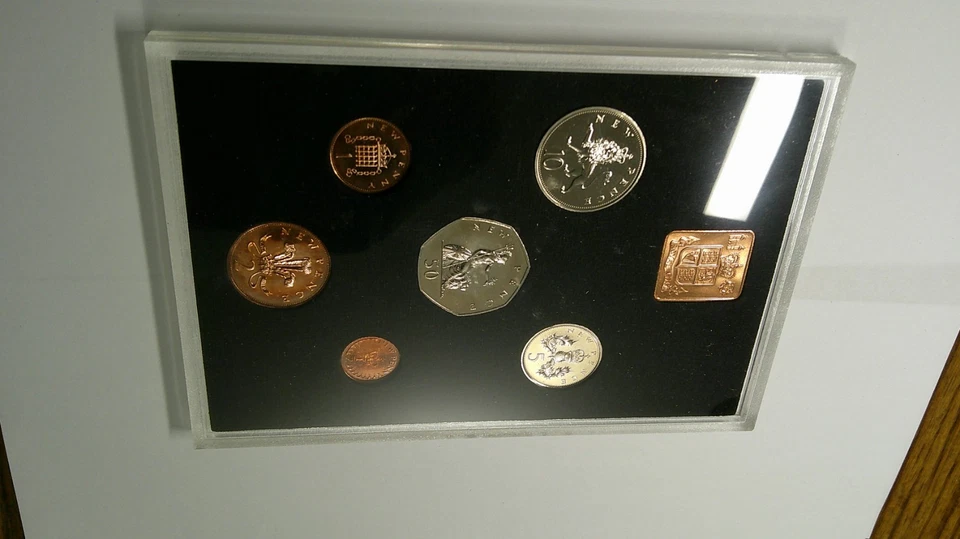 The Decimal Coinage of Great Britain And Northern Ireland 1971 Proof Set - Image 3 of 4