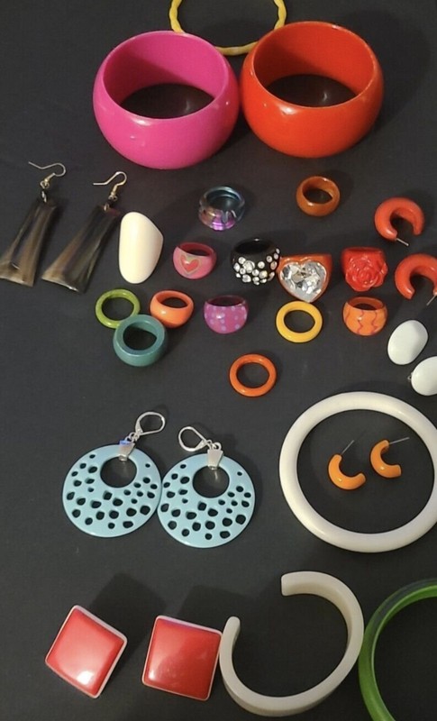 (LotA21) 22 Bright, Fun, Colorful Bracelets, rings, & Earrings Vintage bakelite 