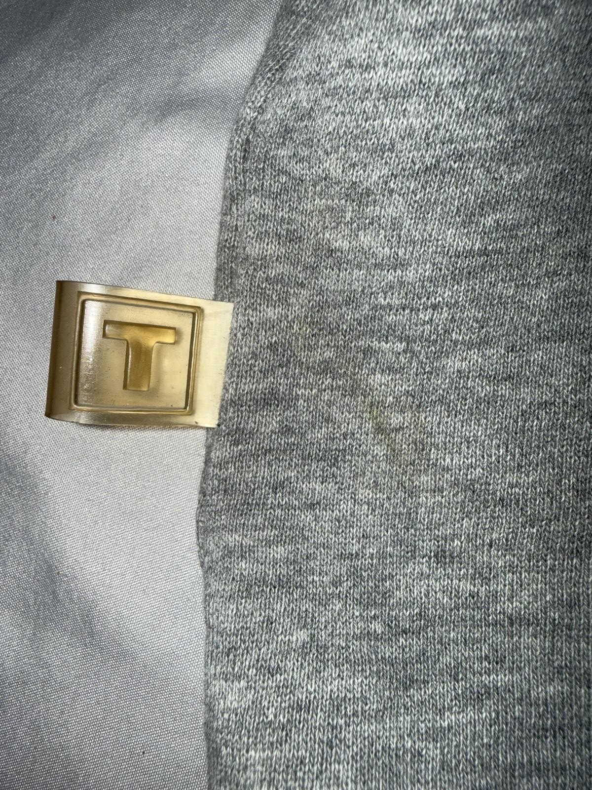 Vintage Tommy Hilfiger Men's Gray V-Neck Sweater Size Large image 7