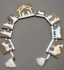 NWT Young’s Inc. Wooden Nativity Garland 3 FT Free-Standing Rustic Christmas