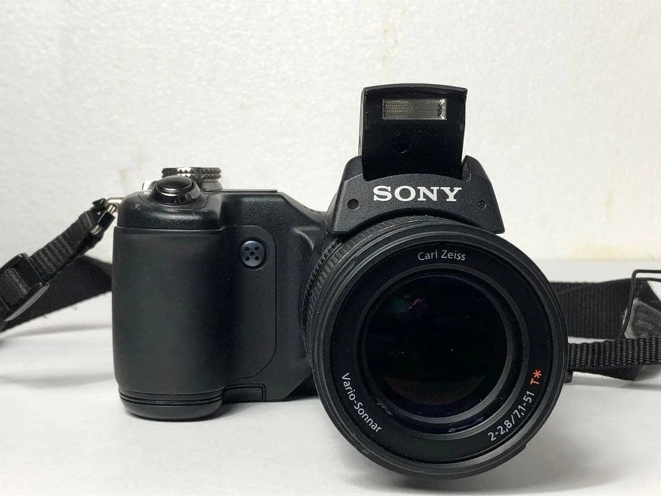 Sony Cyber Shot DSC F828 Digital Camera 8MP 7x Optical Zoom Pro Grade - Image 2 of 4