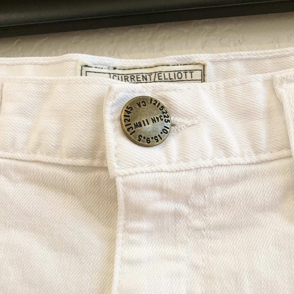 Pantalones cortos de mezclilla Current Elliott White 24 The Boyfriend Sugar Foto 2 de 4