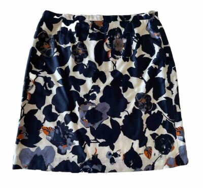 HUGO BOSS Women’s Size 10/11 White Navy Blue Flower SILK Mini skirt