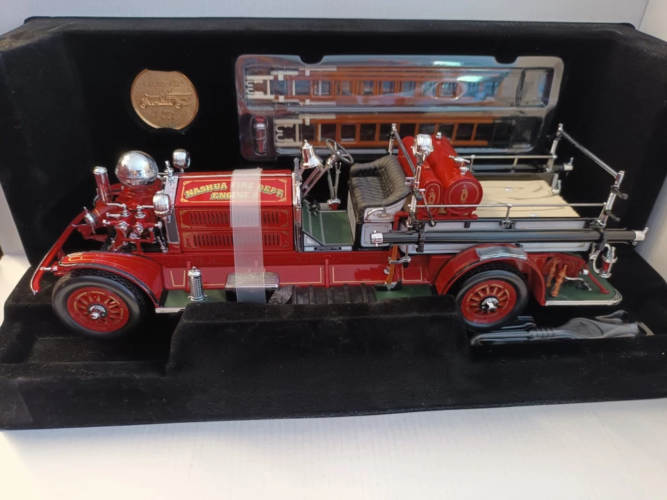 Ahrens-Fox N-S-4 Feuerwehr  1925 - 1:24 Yatming  20108 - Bild 1 von 4