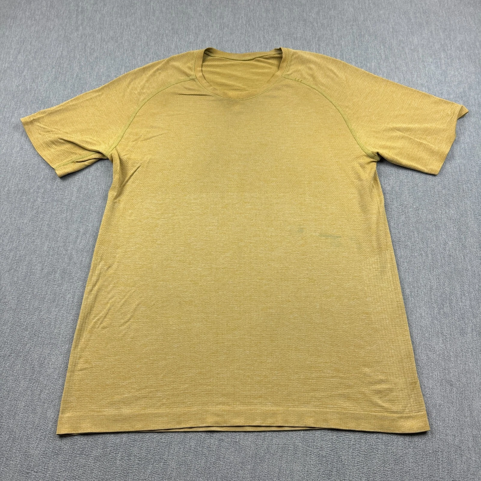 Lululemon Shirt Mens Large Yellow Metal Vent Tech Stretch Performance Athletic