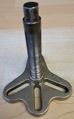 Snap On CJ98 Harmonic Balancer Bolt Grip Puller Yoke