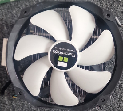 Thermalright HR-02 Macho Rev. B CPU-Kühler   für Bastler /( 1 Schraube Fehlt)