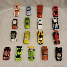 Hot Wheels Diecast Toy Cars Lot of 17 Assorted Models Pre-owned