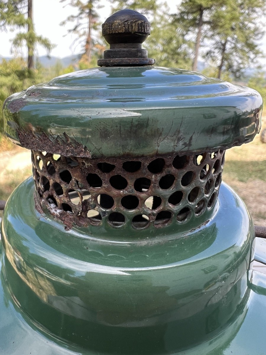 Original 1943? Coleman Model 242C Single Mantle Lantern Green