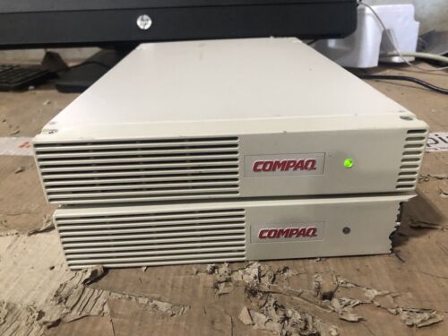 VINTAGE LOT OF 2 COMPAQ SERIES 4220 HUB 1063 00301001-904 - Picture 1 of 2