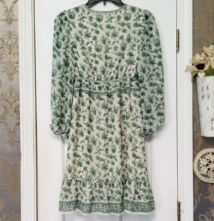 white and green long dress Max Studio Dresses | Max Studio Leaf Print Sleeve | Color: Green/White | Size: Xs School