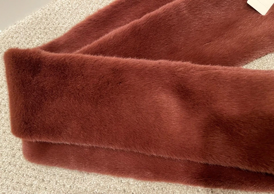 Bufanda de piel Anthropologie Faur nueva con etiquetas ~ Color vino ~ Venta al por menor $58.00 ~ 72" de largo Foto 3 de 4
