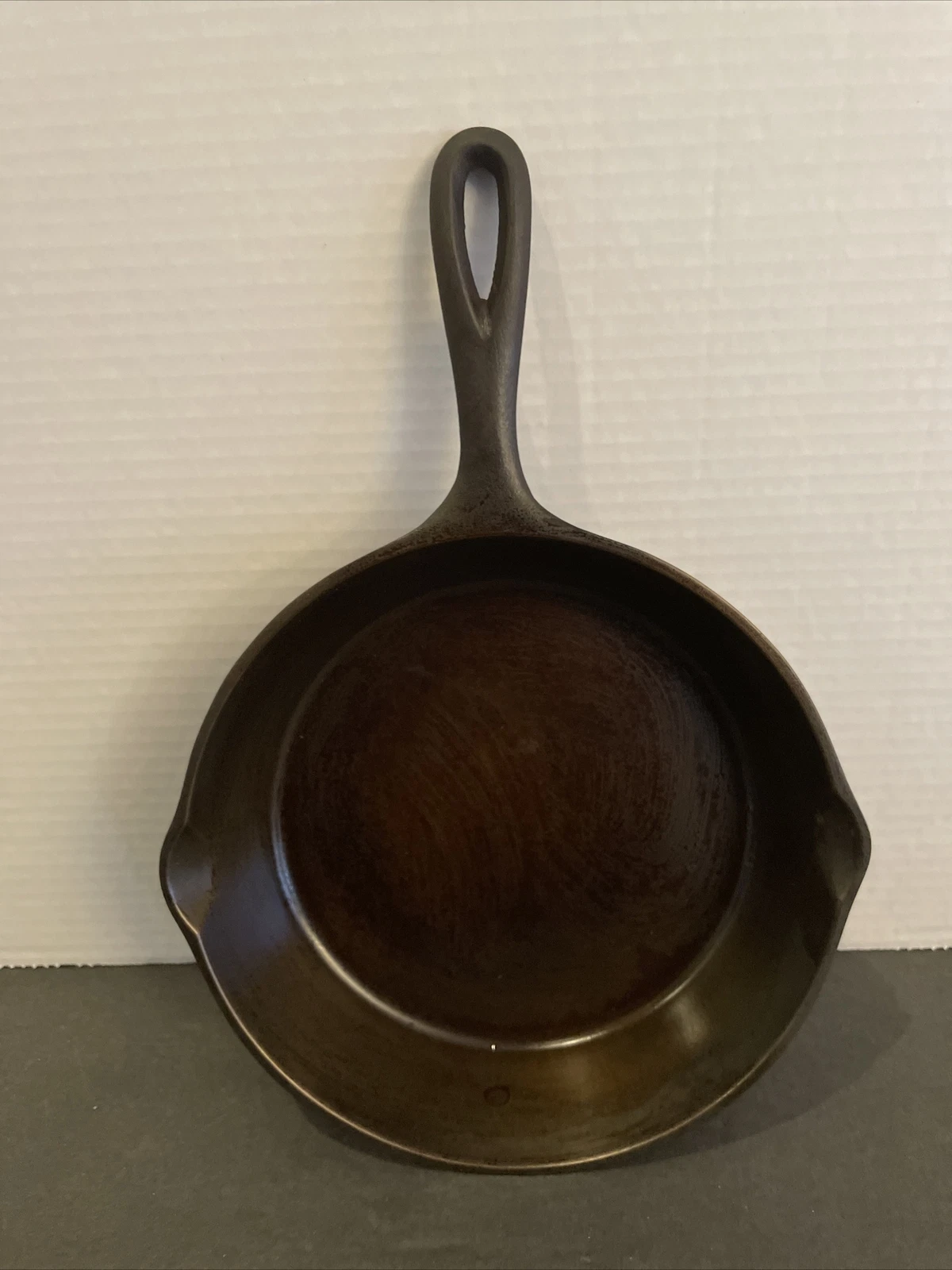 VTG Unbranded LODGE? Cast Iron Skillet with 3 Notch Heat Ring Restored EUC
Opens in a new window
