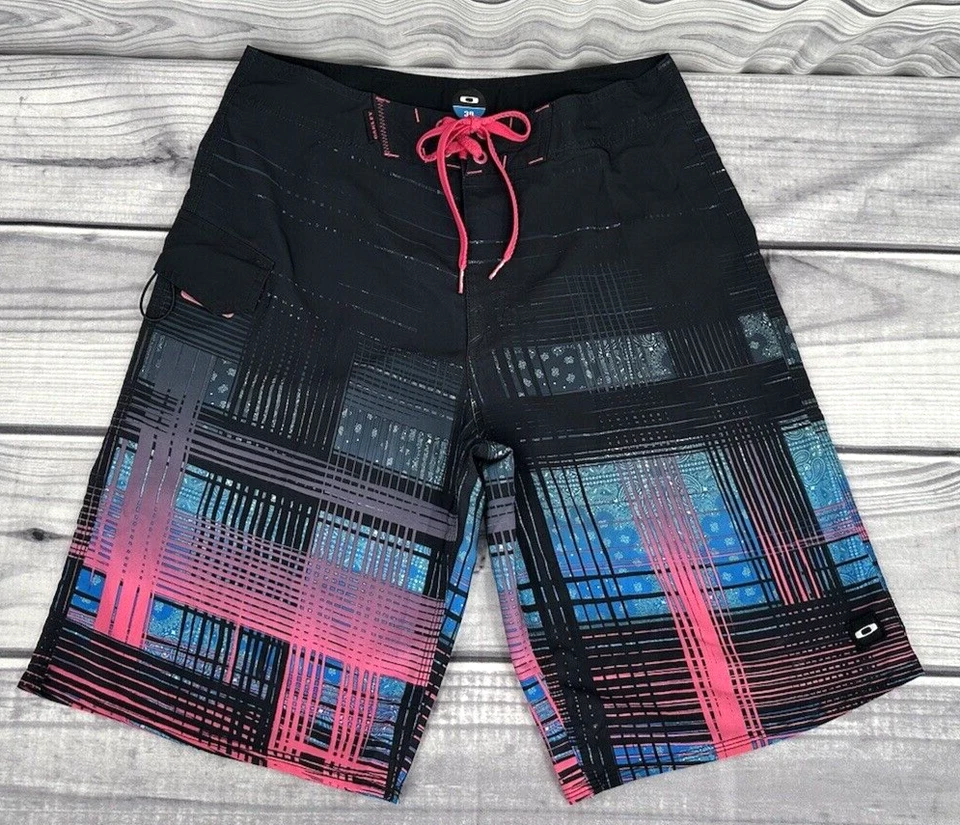 OAKLEY PAISLEY PRINT BOARD SHORTS  Men's Size 30 BLACK / PINK / BLUE - Image 2 of 4