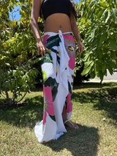 Hawaiian Design White Hand Painted Plumeria Wraparound Pareo Sarong