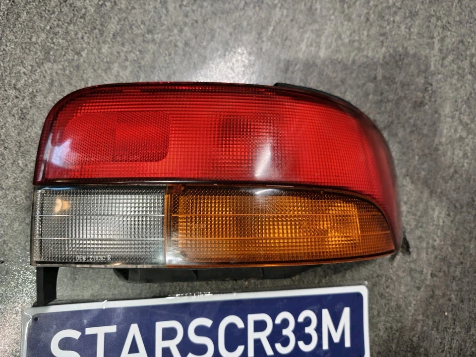 Оригинальный задний фонарь для универсала Subaru Impreza 1993-2001 годов выпуска со стороны пассажира Outback GF8 - Изображение 3 из 4