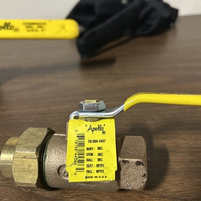 Apollo 70-304-1457 3/4 Standard Port Ball Valve With Union Threaded