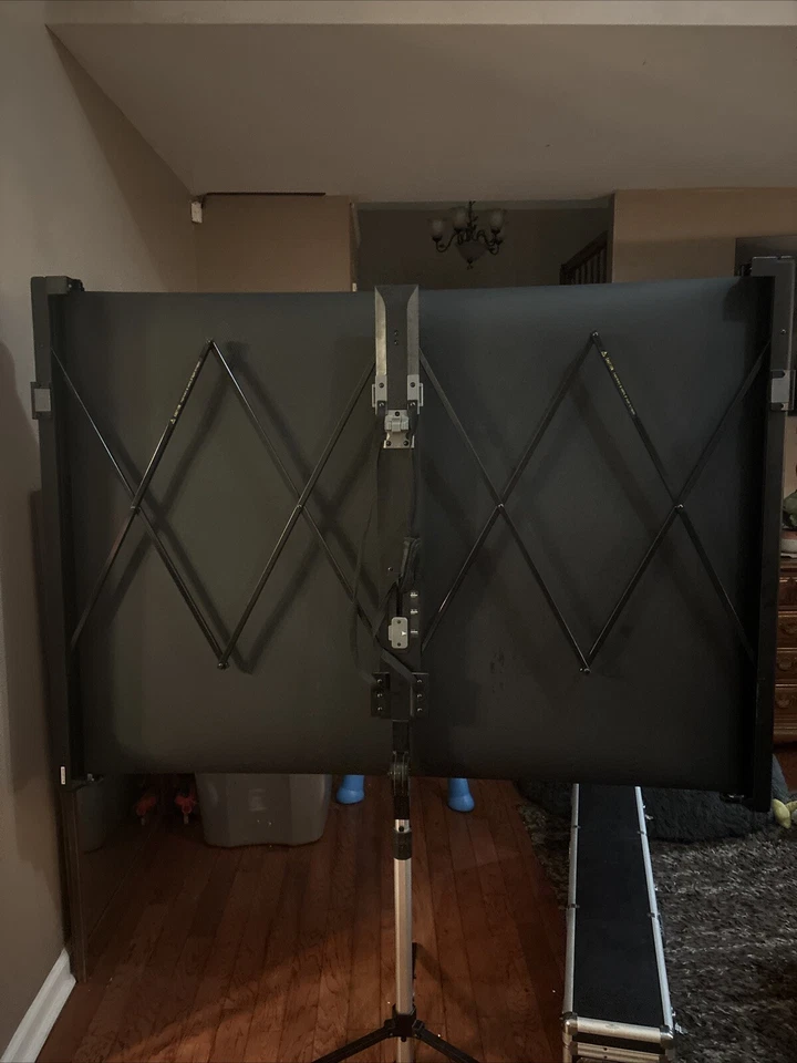 EPSON | Projector Screen (52X41 IN) With Lock Box - Image 3 of 3