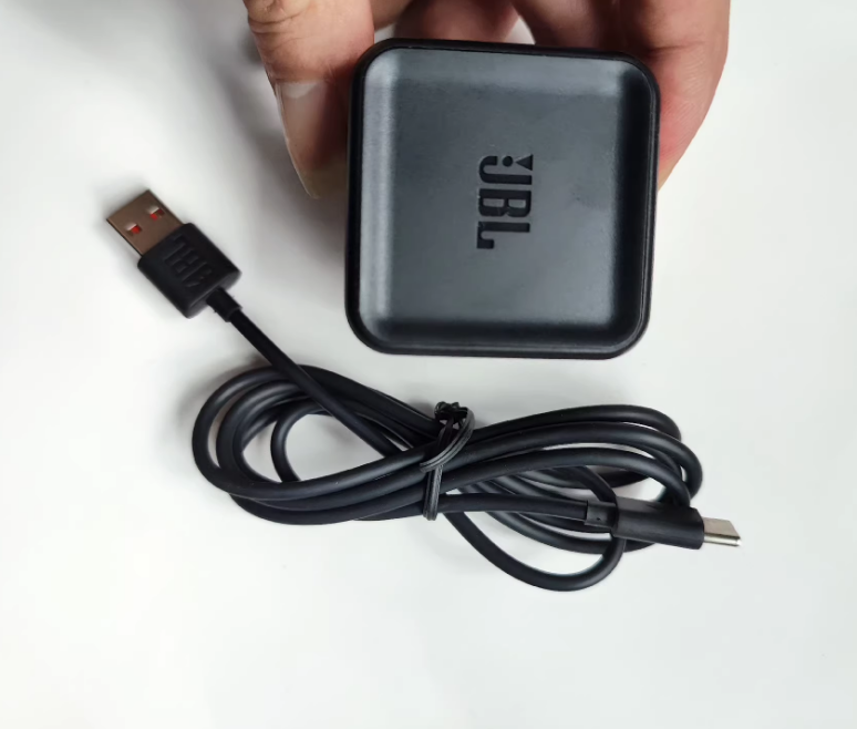 ゆ*。様 JBL charge5 充電器コード付き JBL CHARGE5 Bluetooth Speaker Shockwave 4 Generation Charger Data