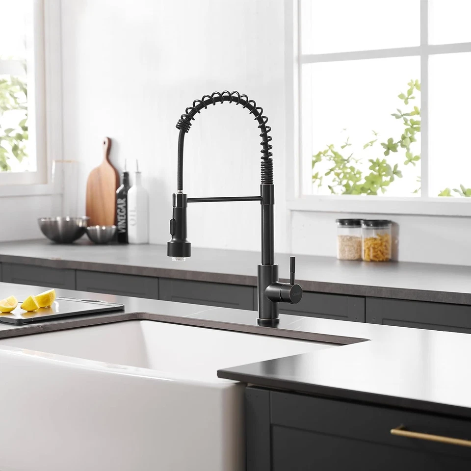 Grifo giratorio moderno de 360 grados en bronce frotado con aceite con pulverizador de doble función Foto 4 de 4